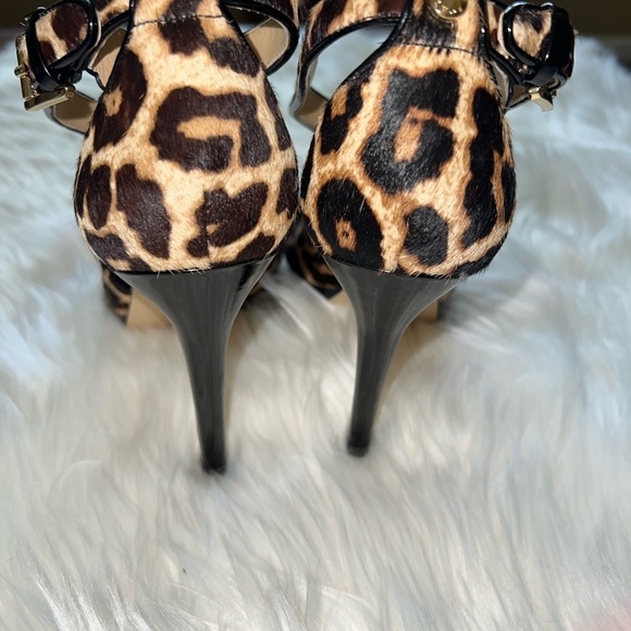 Michael Kors calf hair leopard print strappy heel. Women’s size 7M - Picture 4 of 8